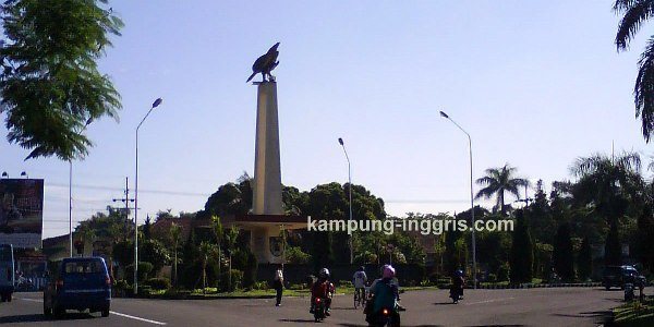 Tugu Garuda Pare