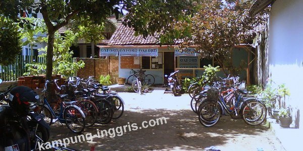 suasana lembaga kursus bahasa inggris Pare